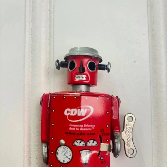 VINTAGE REAR CDW WIND-UP WALKING TIN ROBOT TOY -- works - Picture 4 of 15